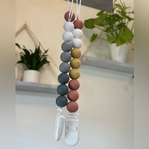 Pacifier clips